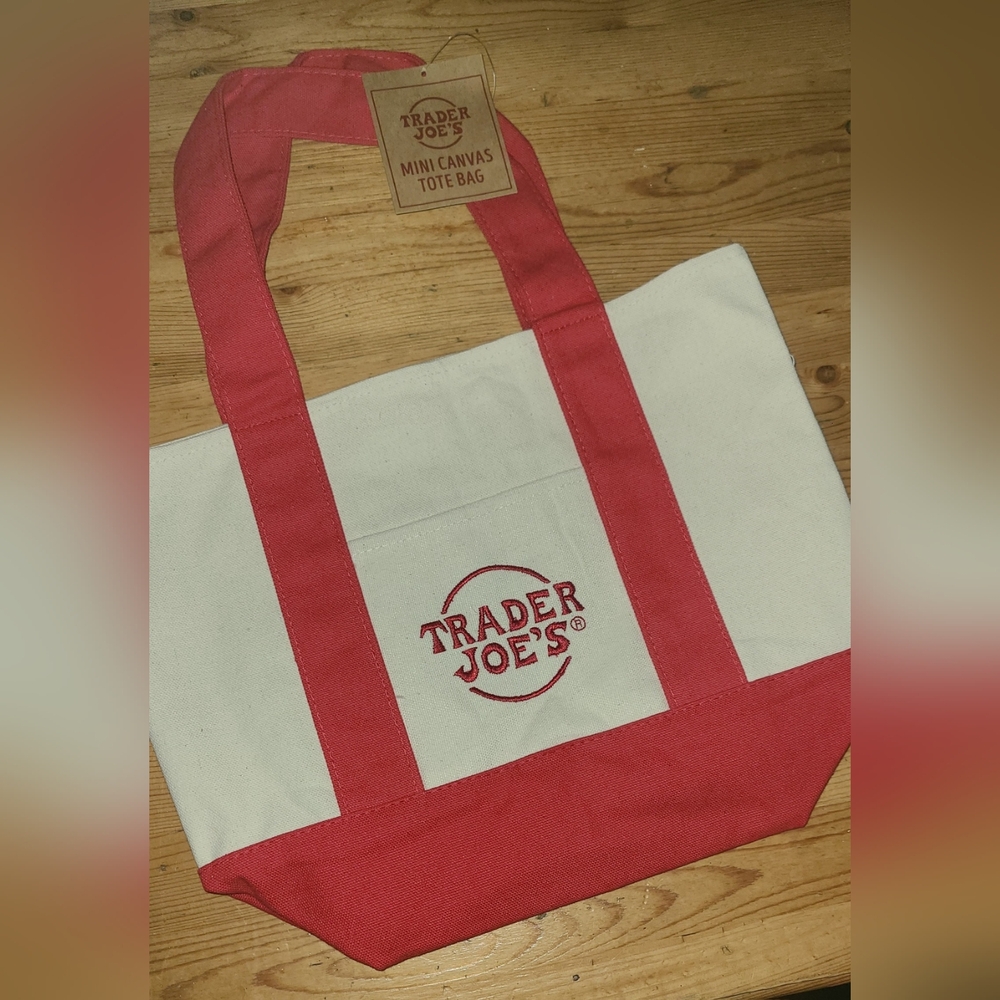 Trader Joes Mini Canvas Totes!! Just in time to put Christmas gifts in 🎄